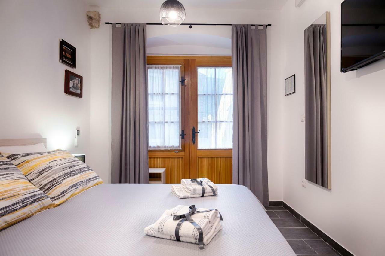 En Suite Room Demaria Komiza Bagian luar foto
