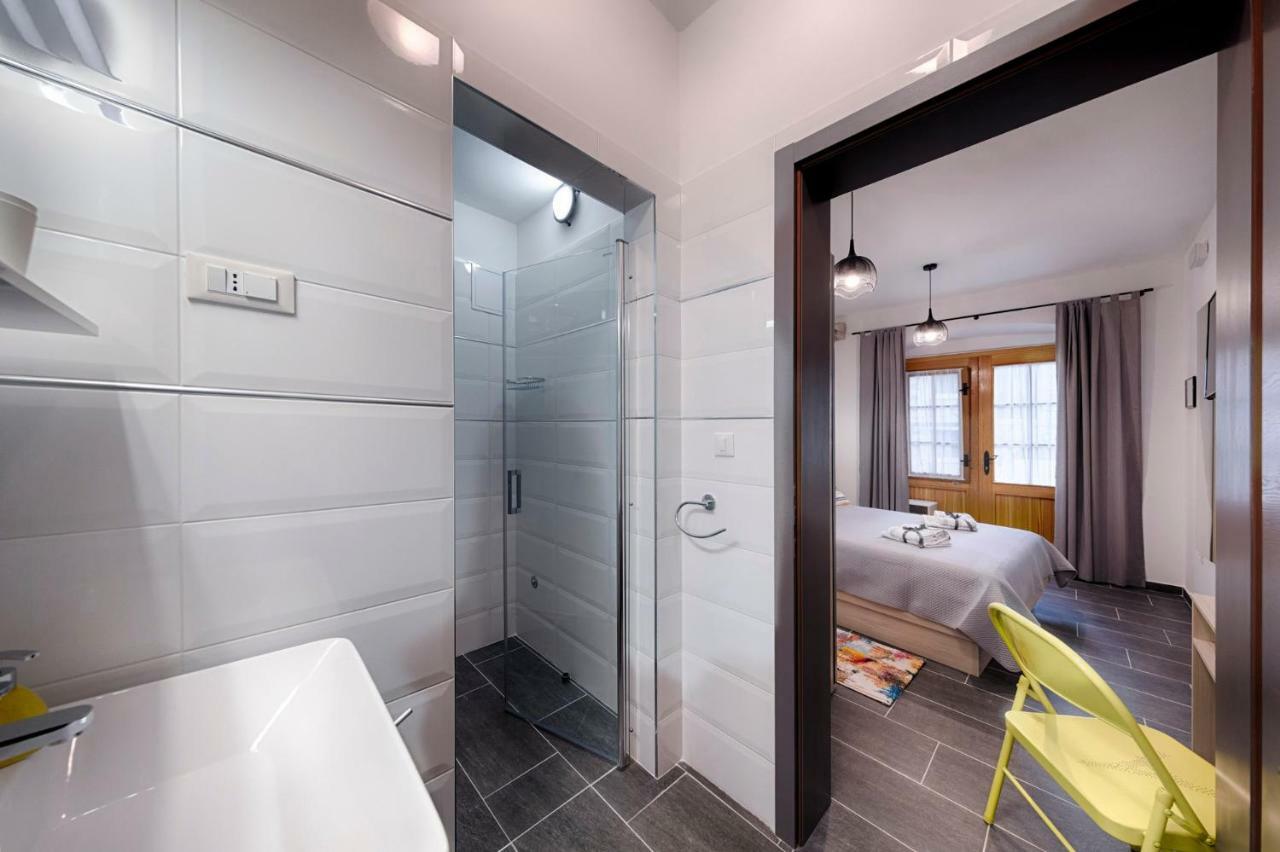 En Suite Room Demaria Komiza Bagian luar foto